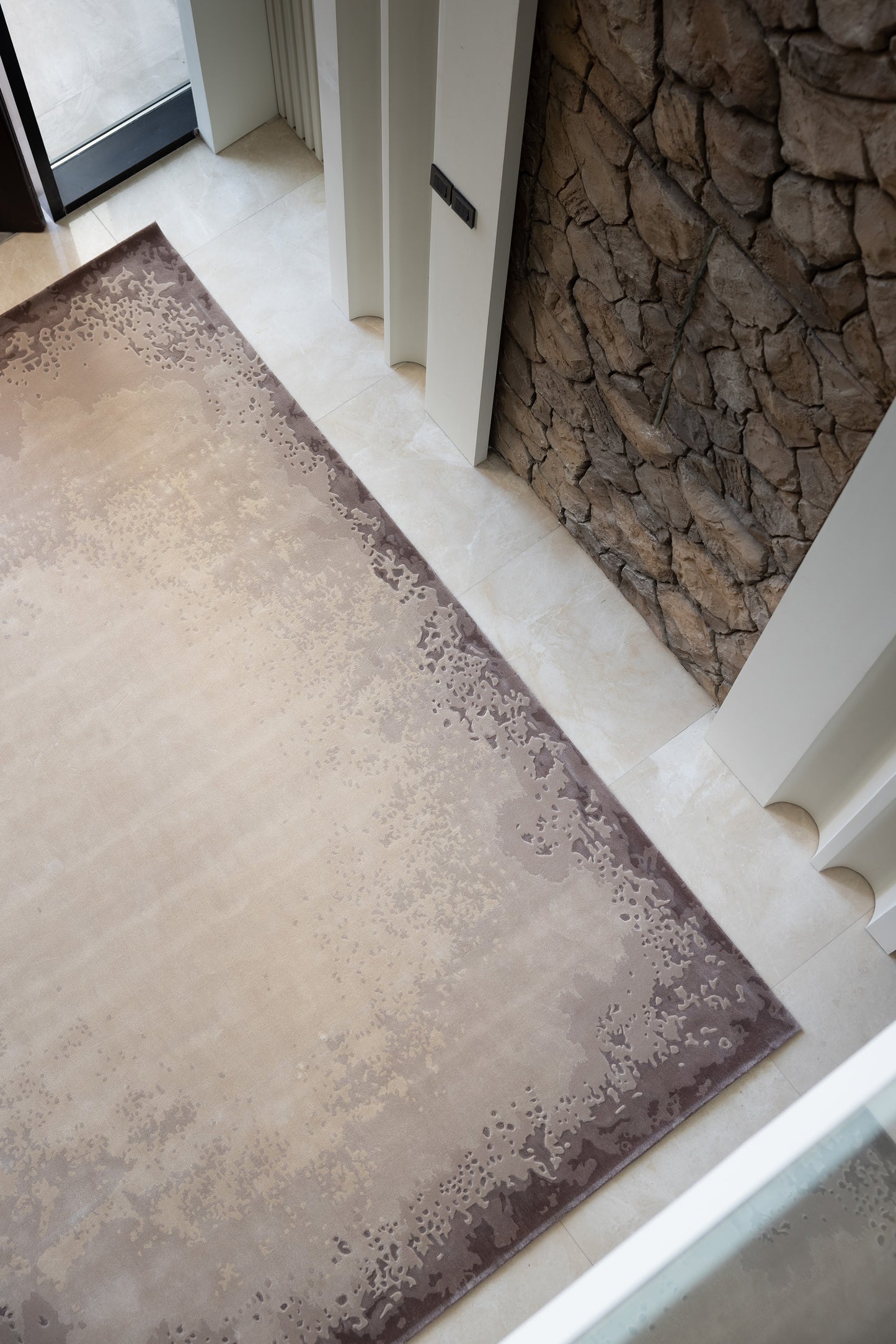 Edge Spill (Taupe)