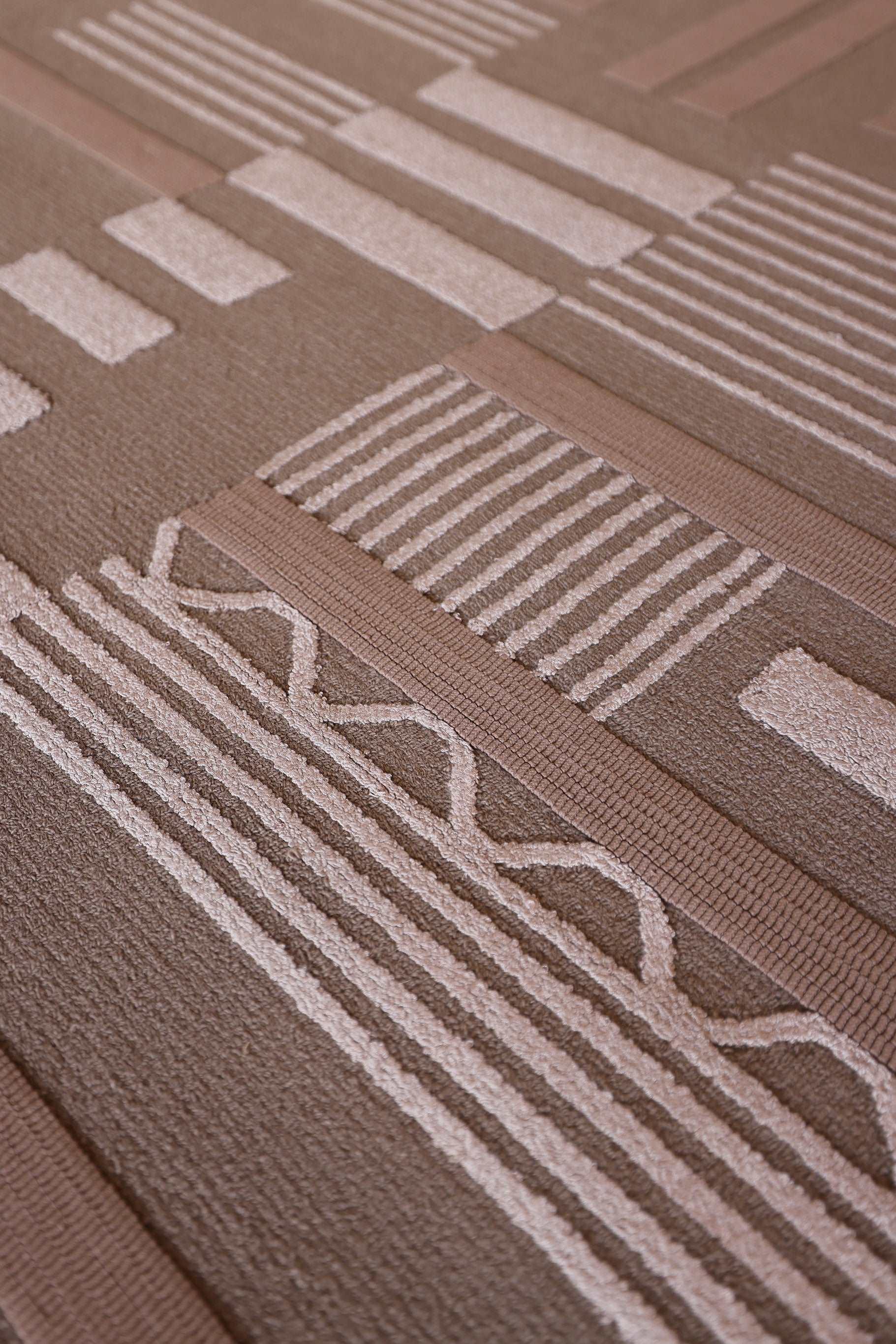 Louis (Brown) Carpet - Hand Carded Semi worsted New Zealand Wool, New Zealand and Polished Cotton Silk - Zuma UAE