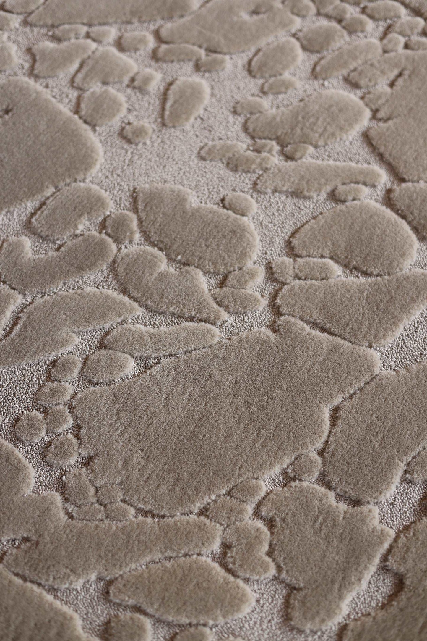 Melbourne Carpet -  Hand Carded Semi-Worsted New Zealand Wool and Bamboo Silk - Zuma UAE