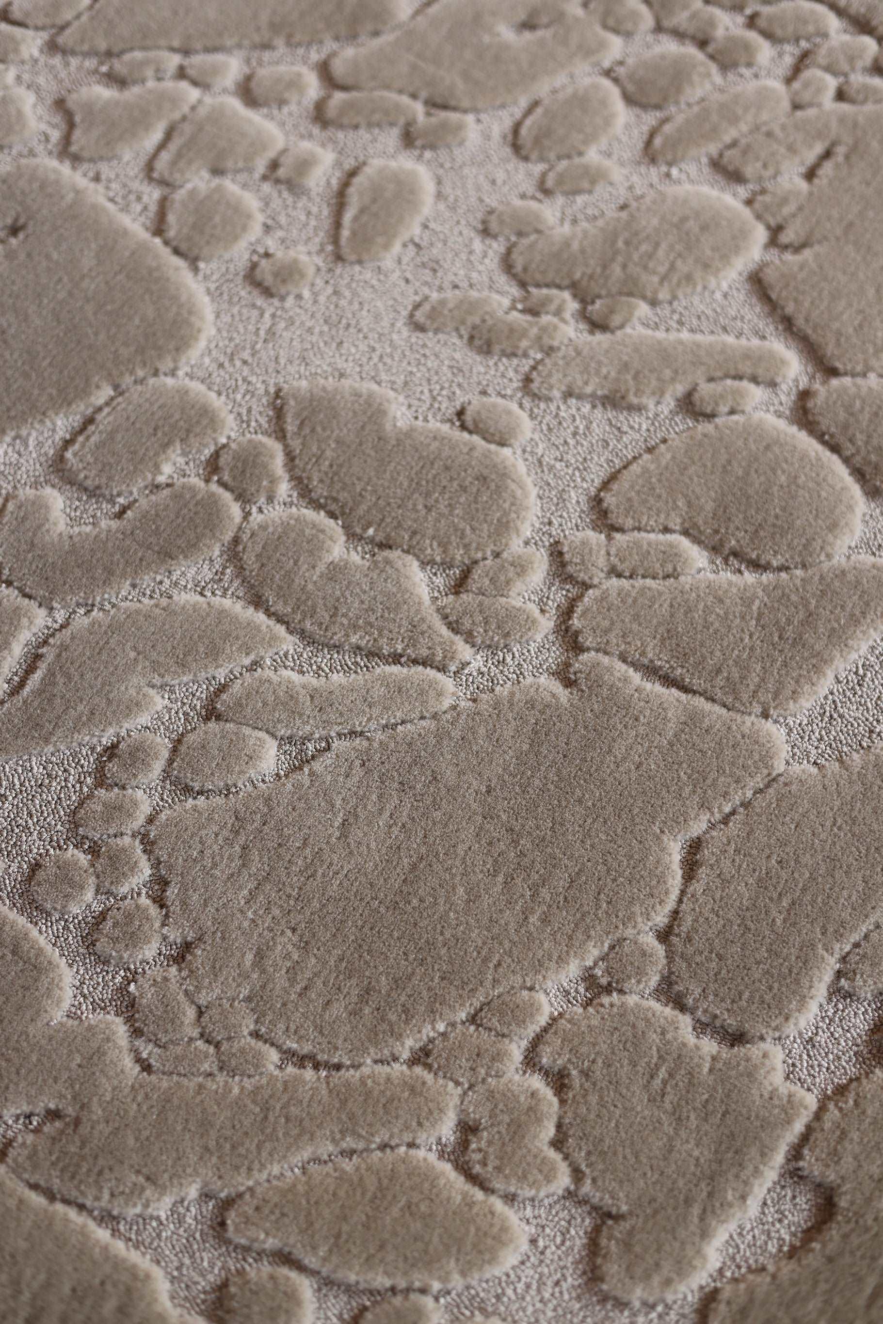 Melbourne Carpet -  Hand Carded Semi-Worsted New Zealand Wool and Bamboo Silk - Zuma UAE