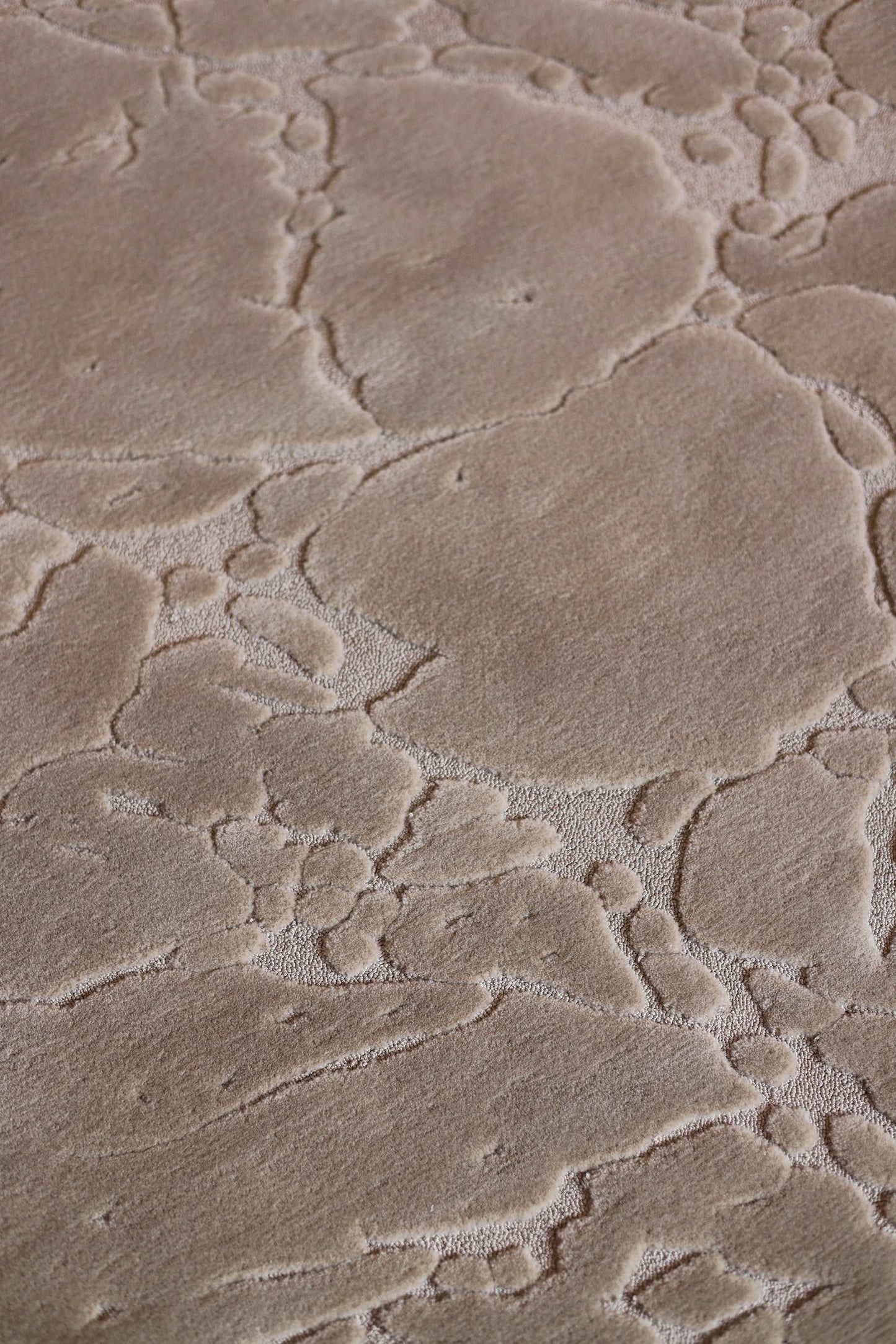 Melbourne Carpet -  Hand Carded Semi-Worsted New Zealand Wool and Bamboo Silk - Zuma UAE