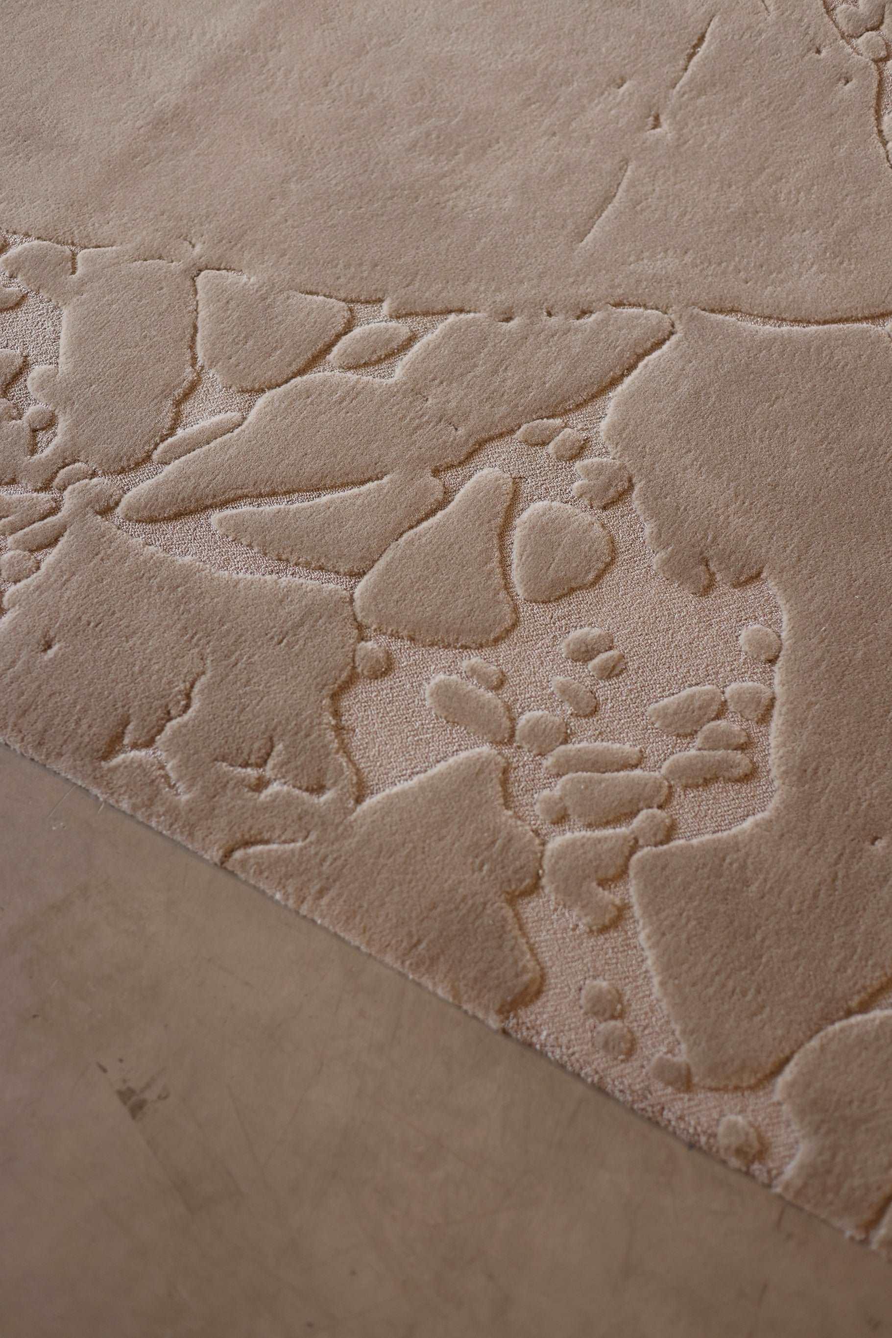 Melbourne Carpet -  Hand Carded Semi-Worsted New Zealand Wool and Bamboo Silk - Zuma UAE