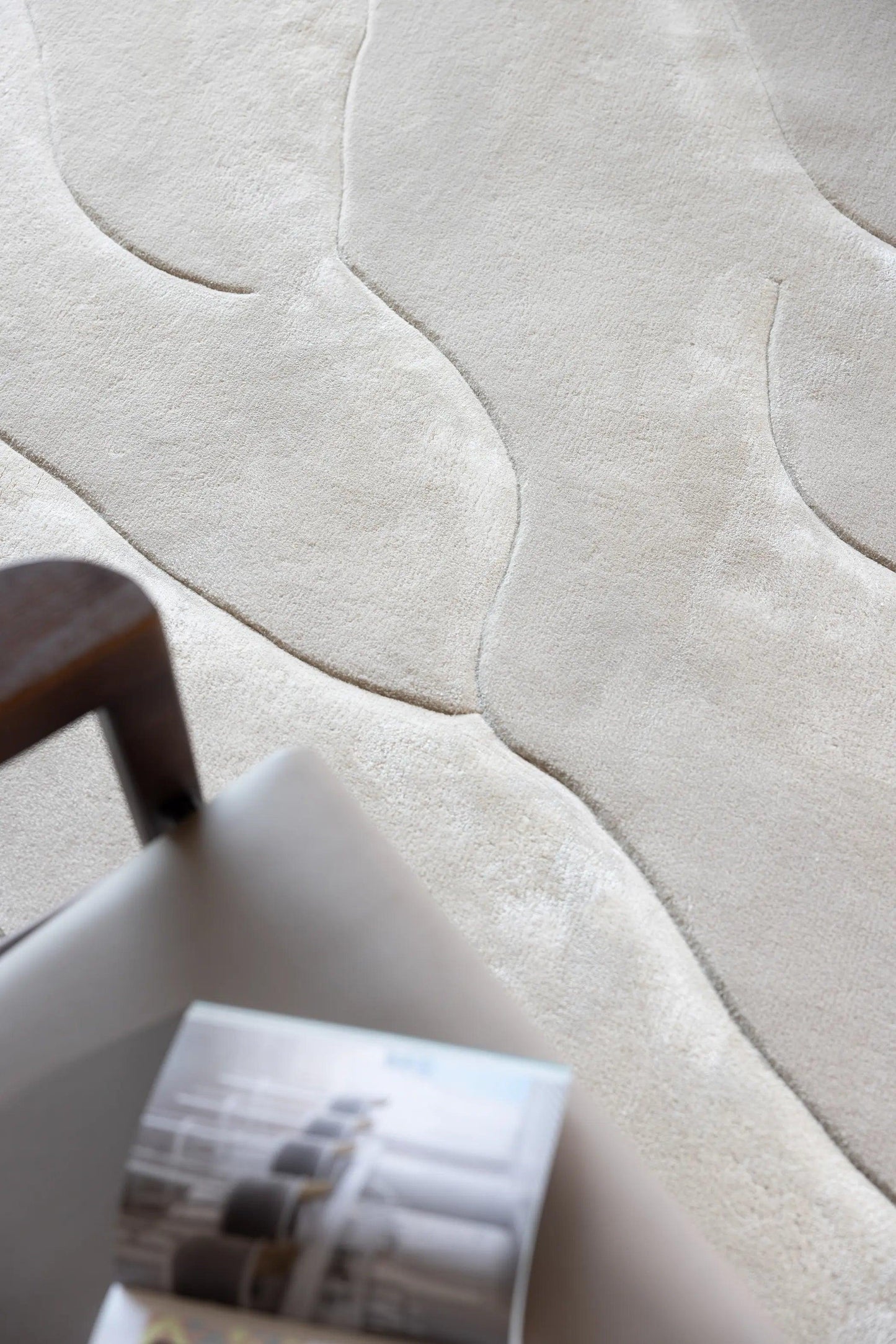 4m Dunes (Ivory) Carpet And Rugs - Hand-tufted in Bamboo Silk and Hand Carded Semi-Worsted New Zealand Wool - Zuma UAE