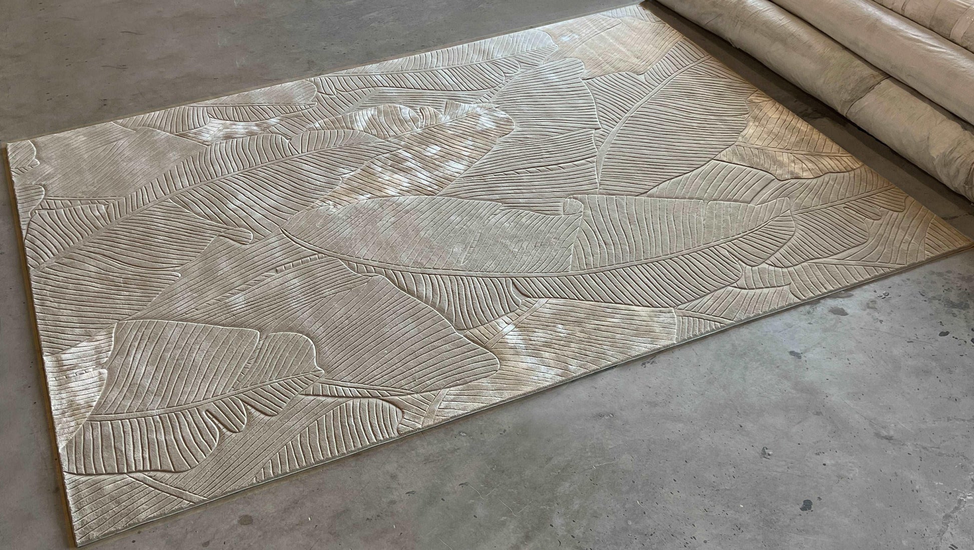 2.5*3.5m Leaves a Mark II Carpet - Hand tufted Bamboo Silk New Zealand Wool - Zuma UAE