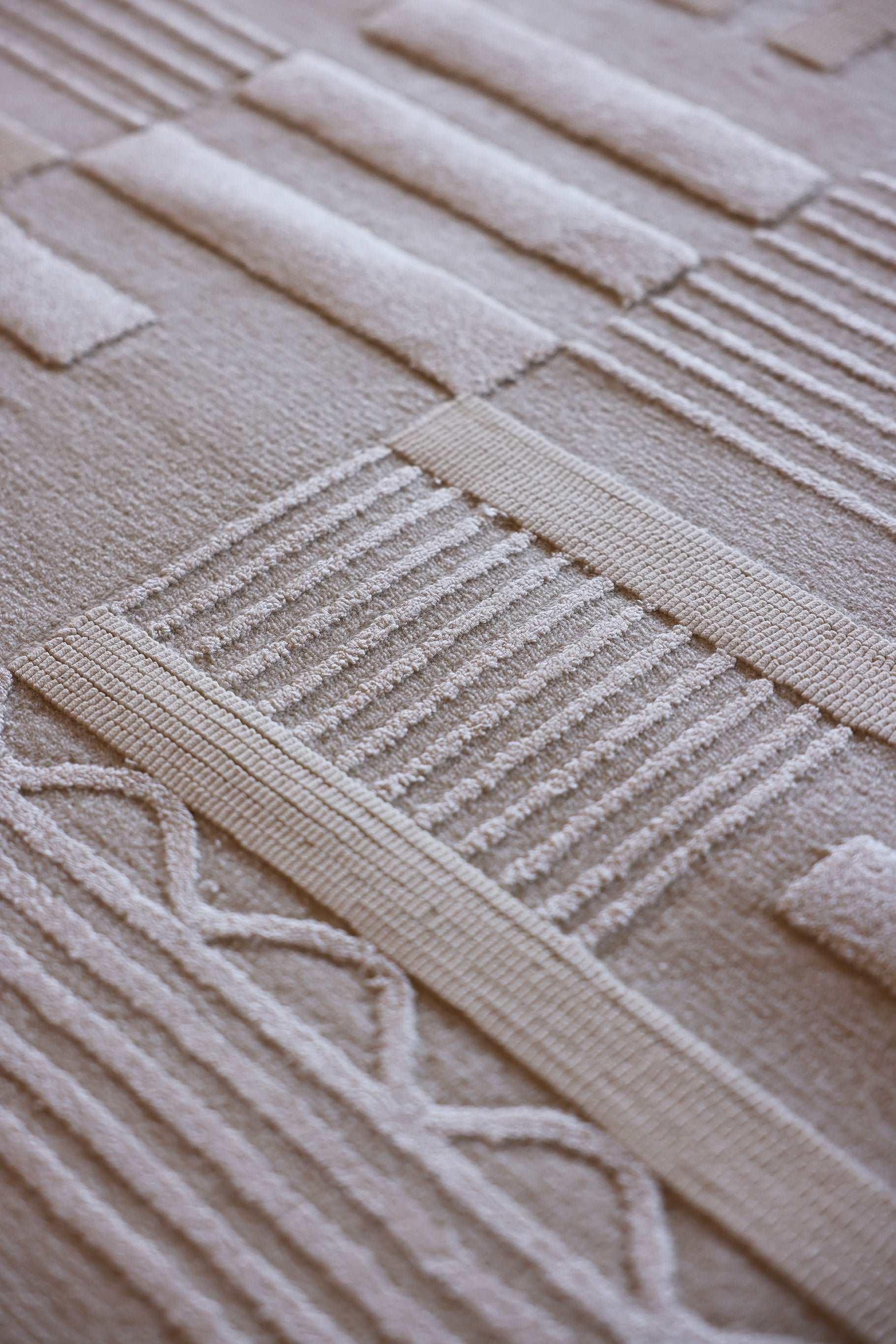 Louis (Ivory) Carpet - Hand Carded Semi worsted New Zealand Wool, New Zealand and Polished Cotton Silk - Zuma UAE