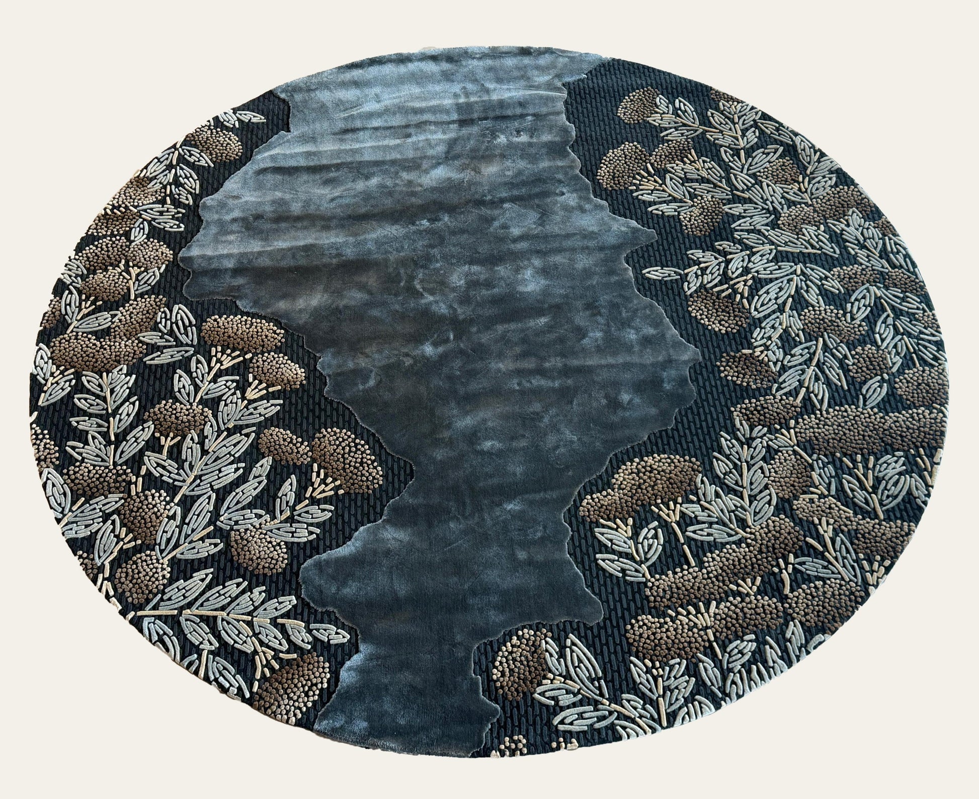 Round rug with floral pattern on a plain background