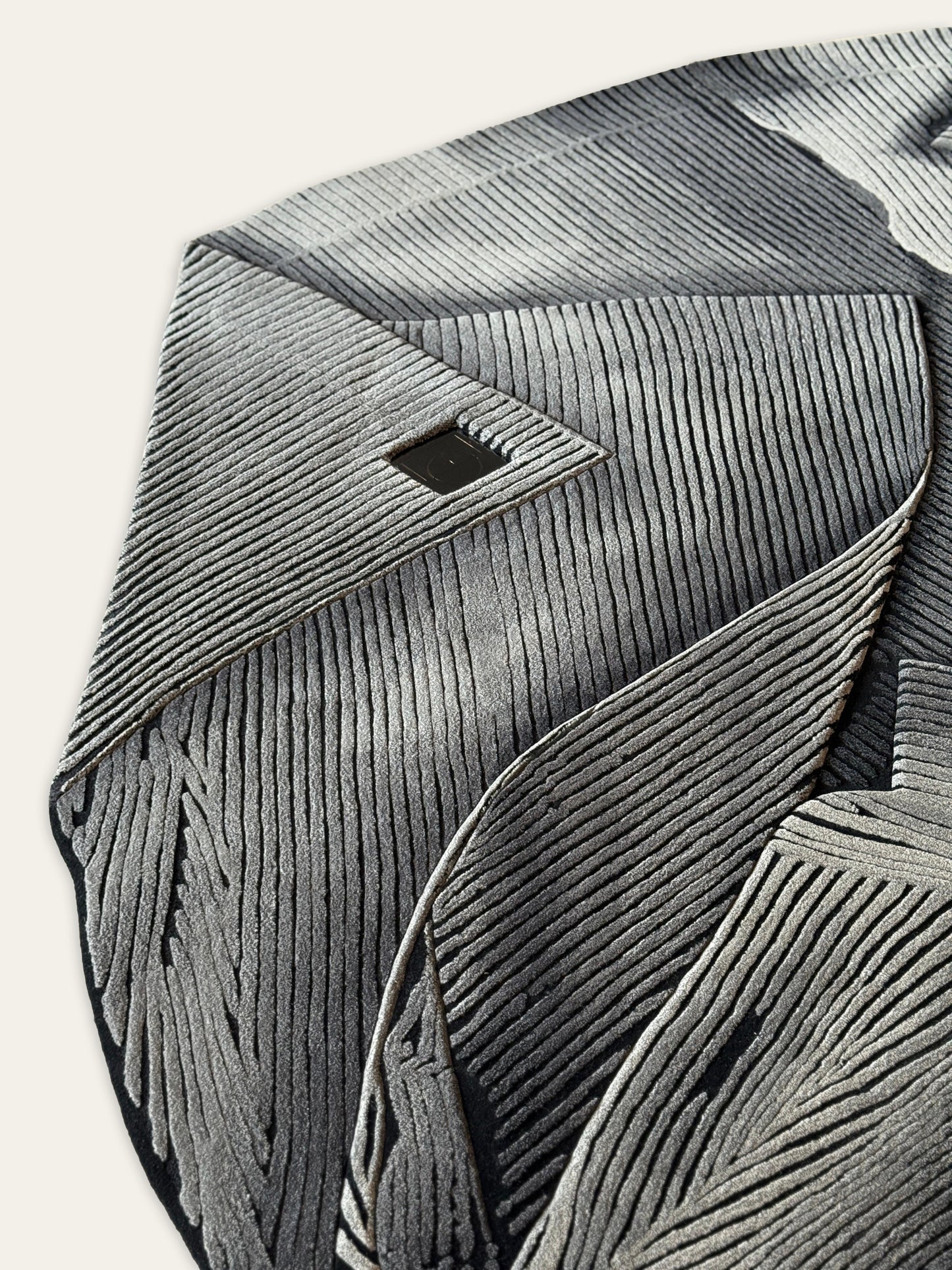 Pleats Carbon