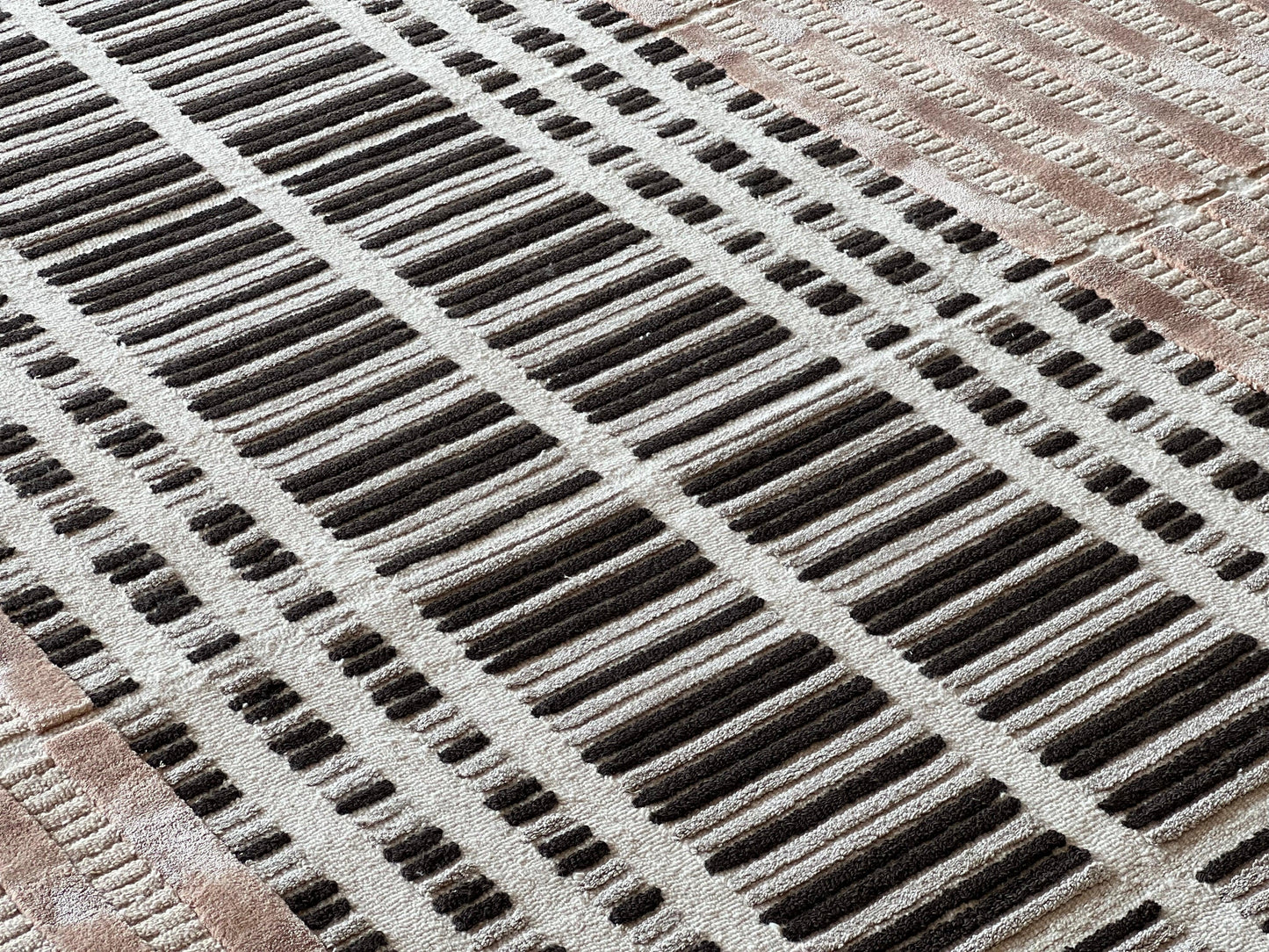 3*4m Spectre Carpet - New Zealand Wool and Polished Cotton Silk - Zuma UAE