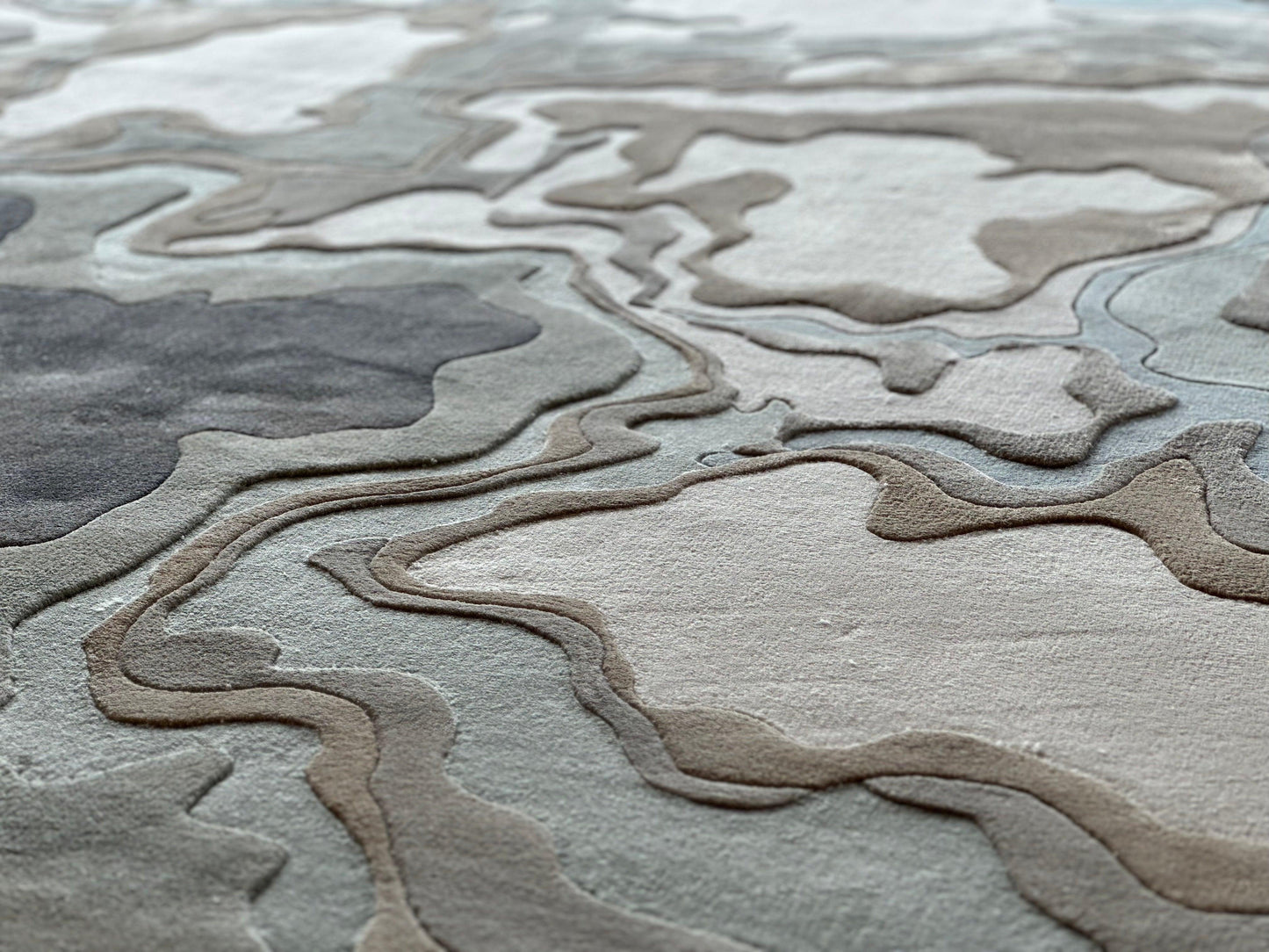 Oil Spill 2.0 (Original) Carpet - New Zealand Wool and Polished Cotton Silk - Zuma UAE