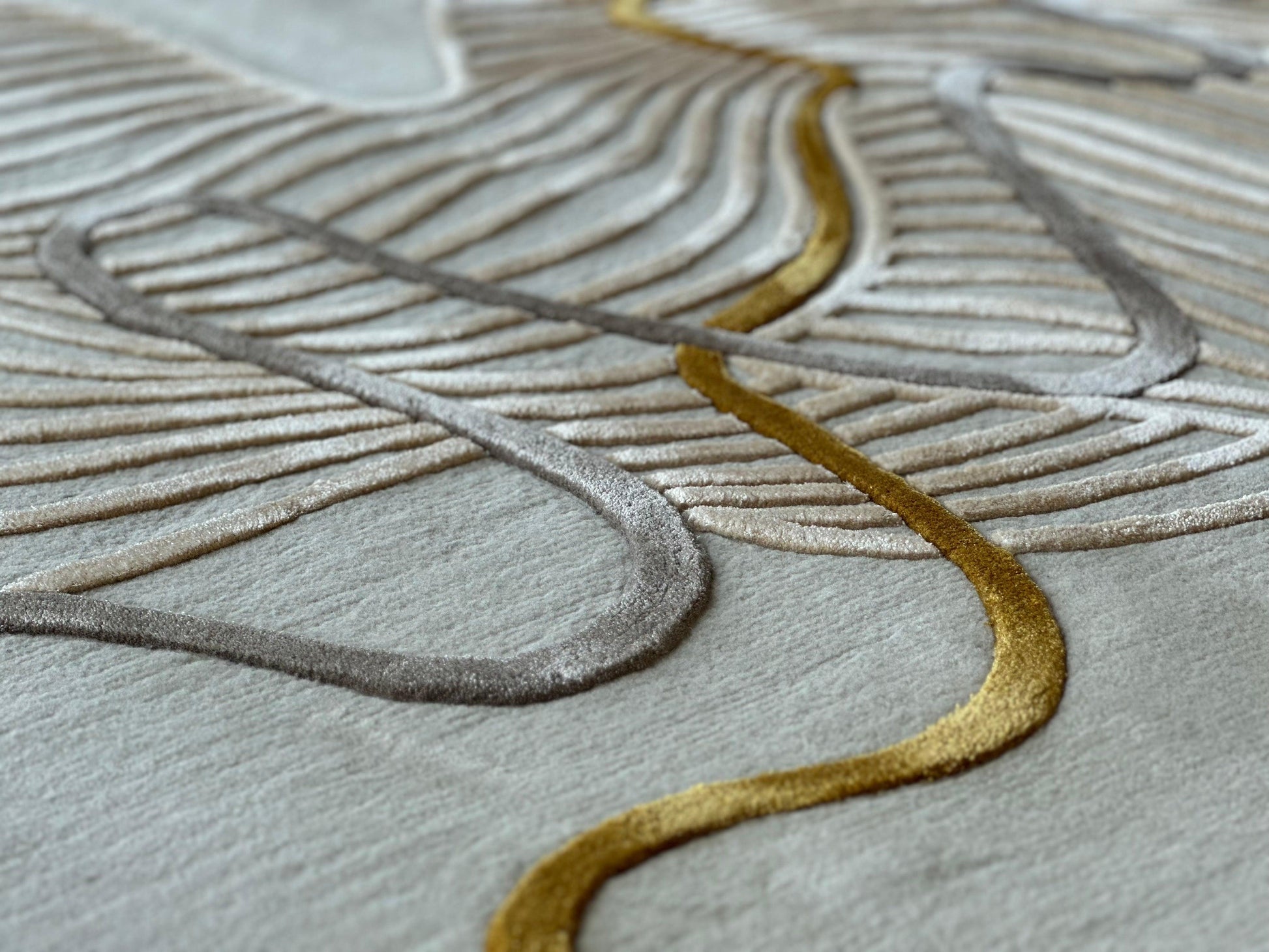 3m Silk Ribbon Gold Carpet - Semi-worsted New Zealand Wool and Cotton Silk - Zuma UAE