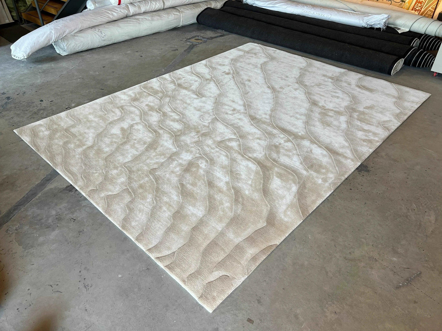 2.5*3.5m Dunes Carpet - Hand-tufted in Bamboo Silk and Hand Carded Semi-Worsted New Zealand Wool - Zuma UAE