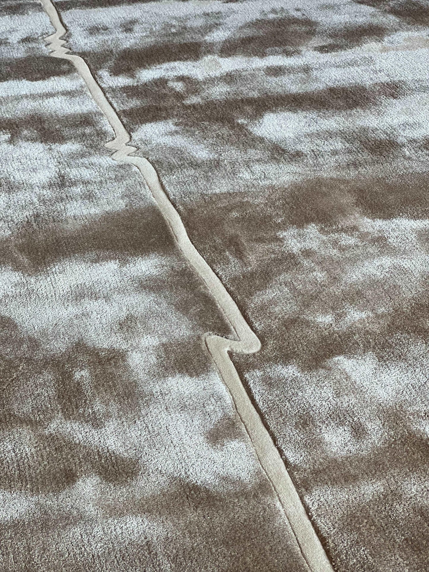 Horizon Carpet Onlinr - Hand Tufted in Bamboo Silk and New Zealand Wool -  Zuma UAE