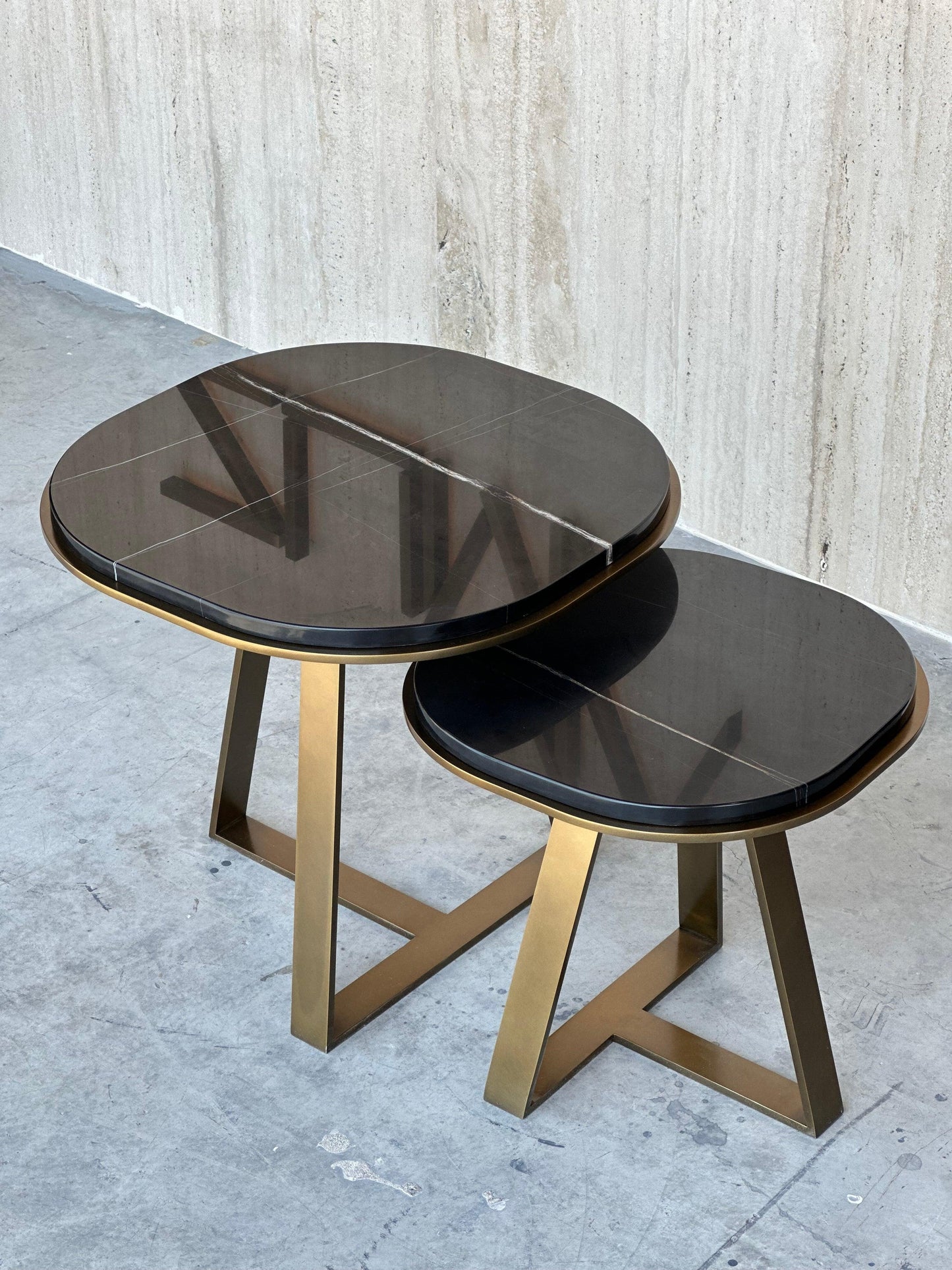 طاولة نيرو سانت لوران كادينزا II (مجموعة من قطعتين)