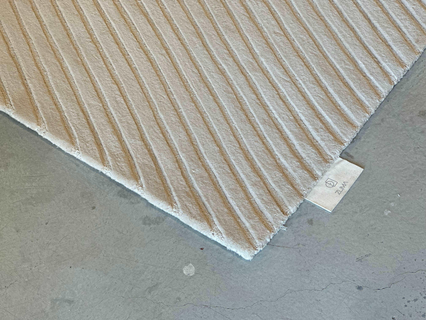 Linea II Carpet - Hand Tufted in Semi-Worsted New Zealand - Zuma UAE