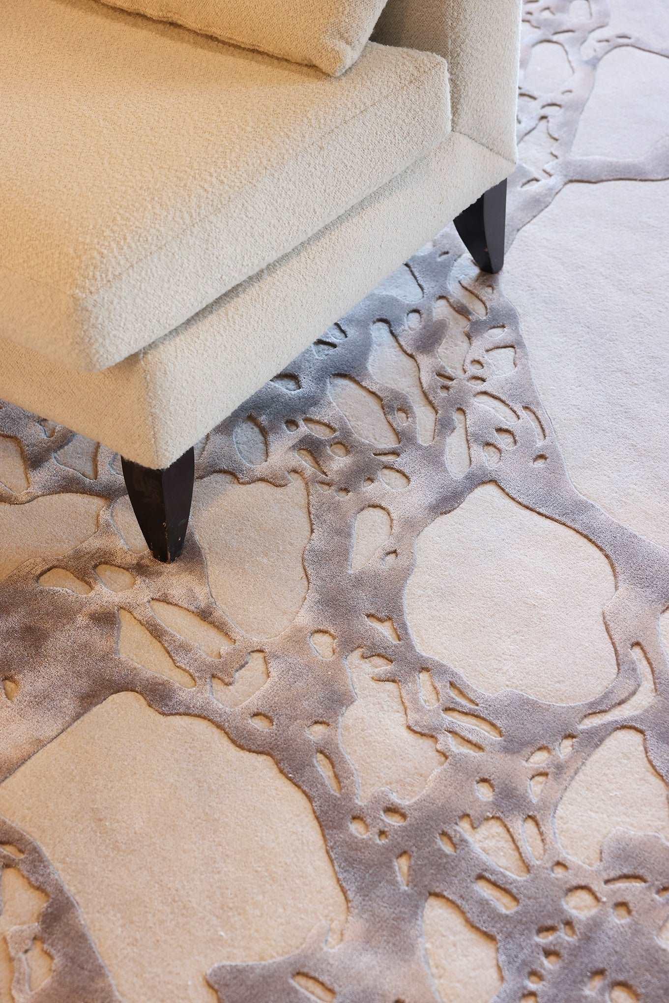 Arabescato (Grey) Carpet - Hand Carded Semi-Worsted New Zealand Wool and Bamboo Silk - Zuma UAE