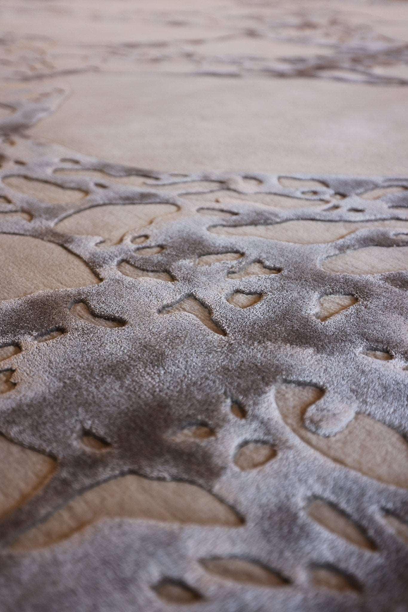 Arabescato (Grey) Carpet - Hand Carded Semi-Worsted New Zealand Wool and Bamboo Silk - Zuma UAE