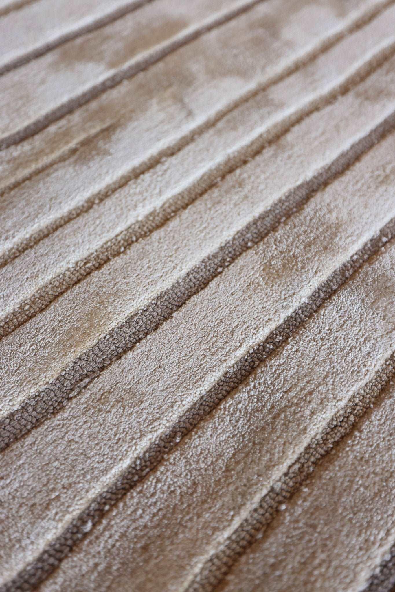 Autumn (Oro) Carpet - Hand Carded Bamboo Silk - Zuma UAE