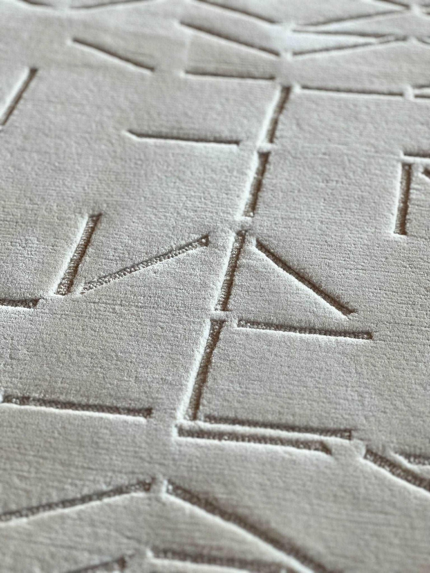 Bohemian White Carpet - Hand Carded Semi-Worsted New Zealand Wool - Zuma UAE