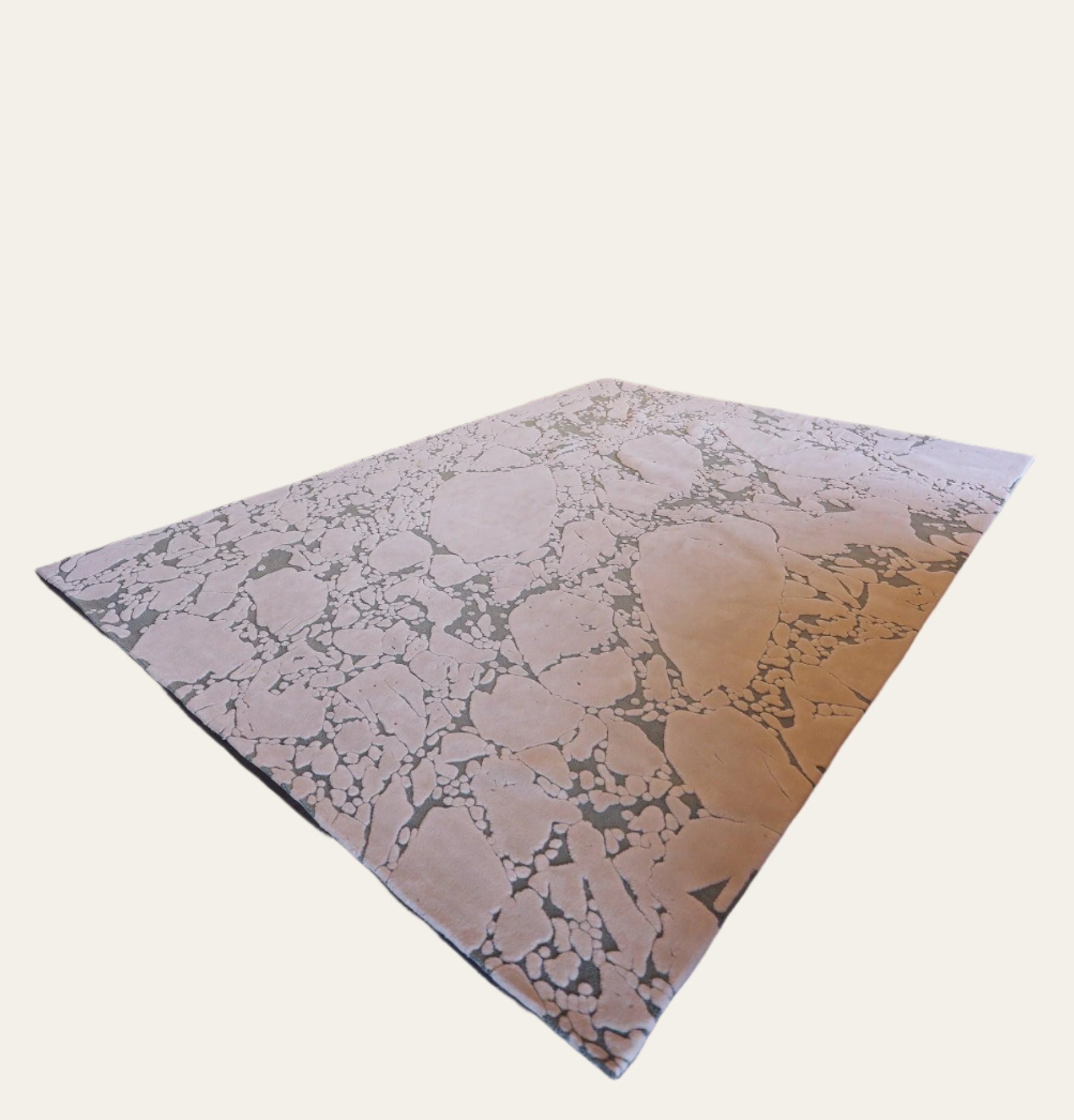 Sydney Carpet - Hand Carded Semi-Worsted New Zealand Wool and Bamboo Silk - Zuma UAE