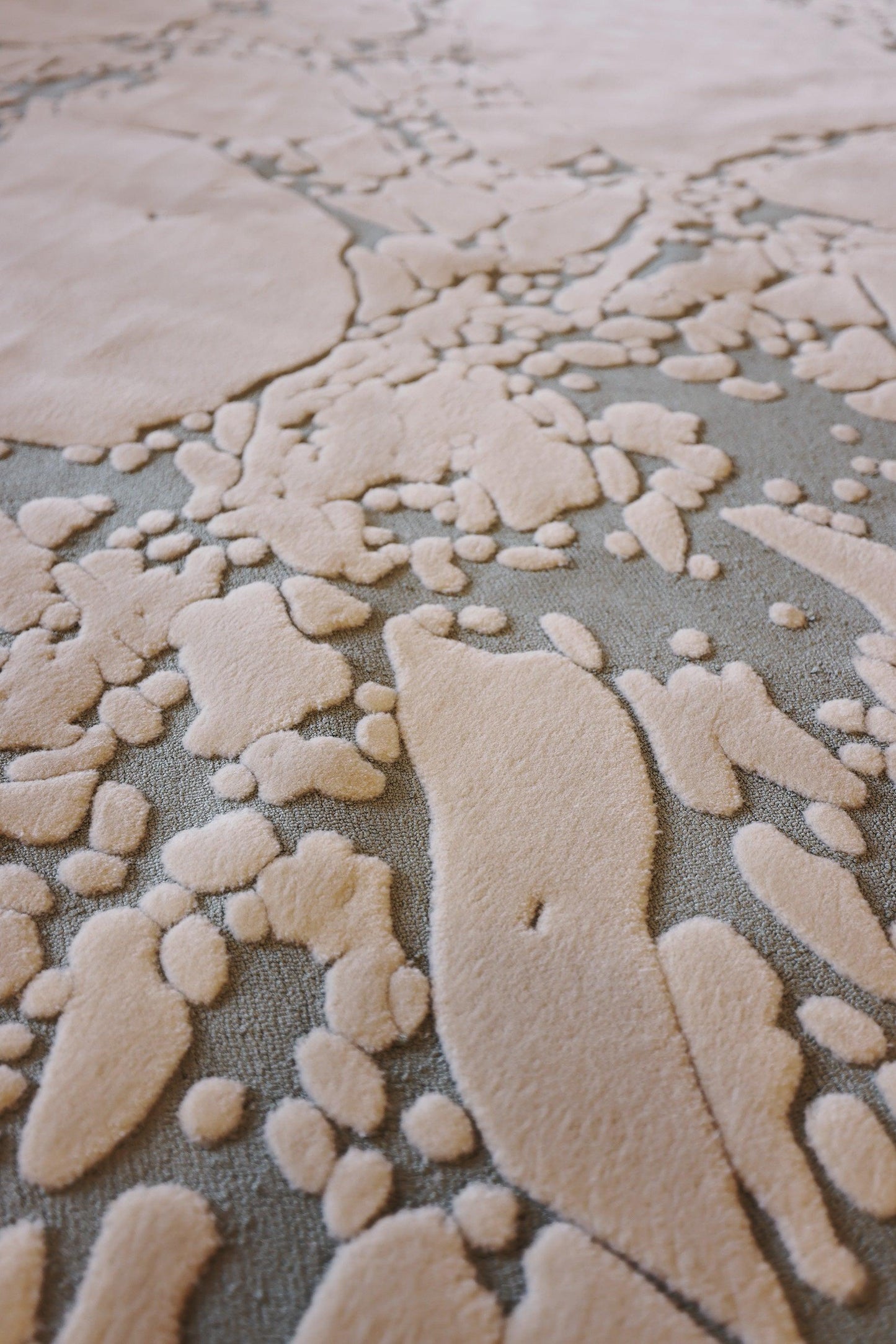 Sydney Carpet - Hand Carded Semi-Worsted New Zealand Wool and Bamboo Silk - Zuma UAE