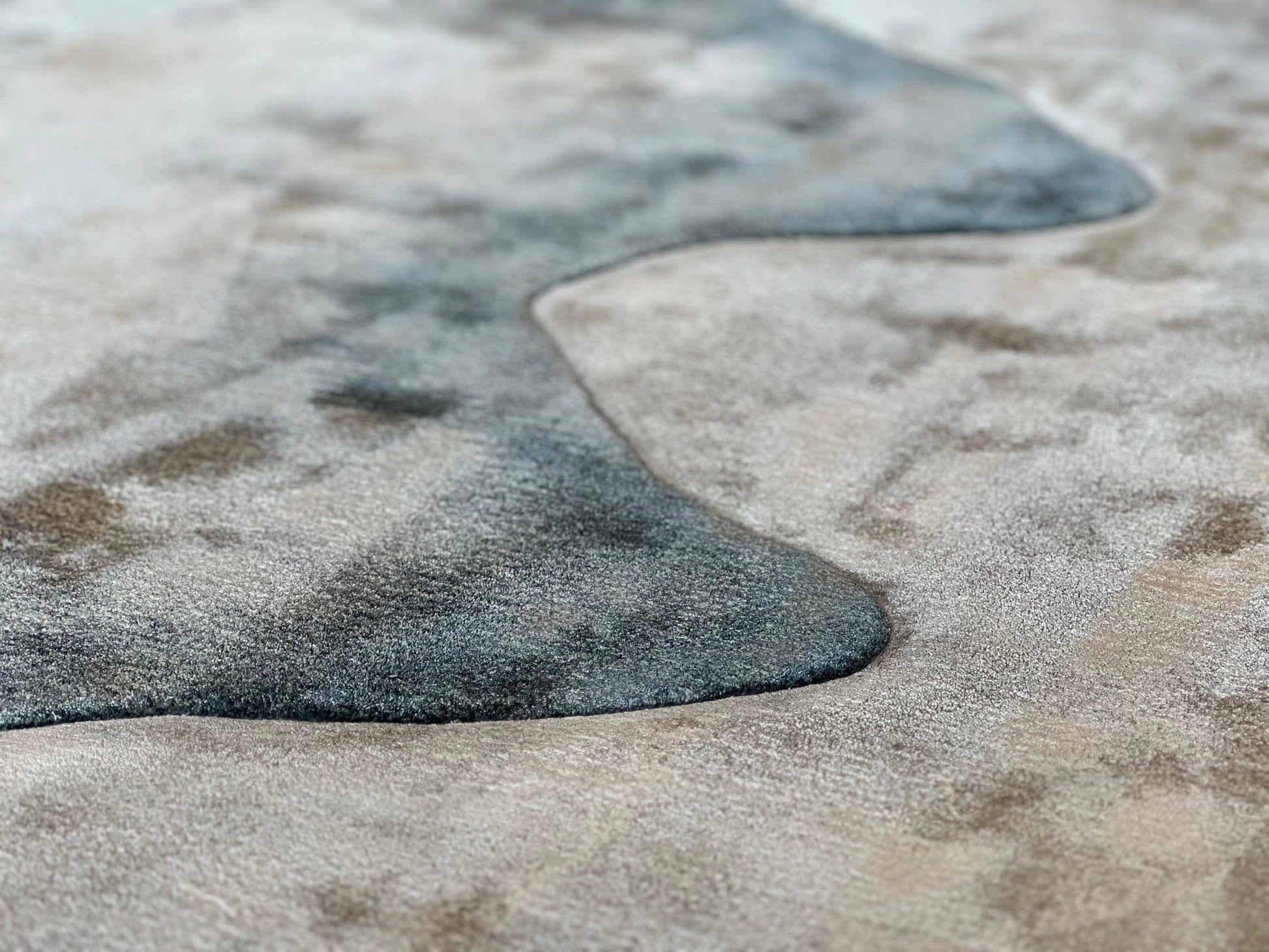 Saadiyat 2.1 Carpet - Polished Cotton Silk - Zuma UAE