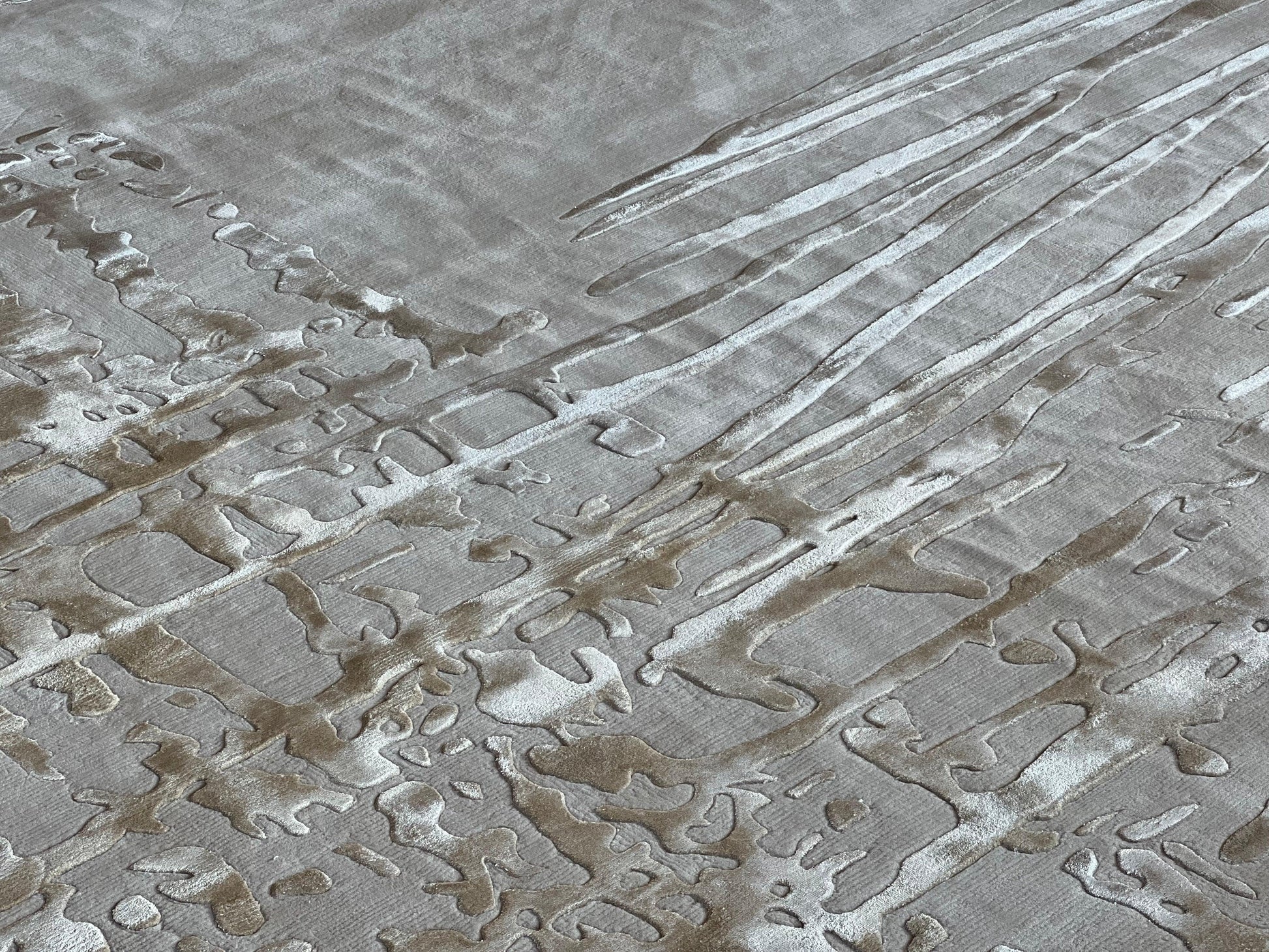 Tsar  Carpet -  Hand Tufted in Tencel & Semi-Worsted New Zealand Wool - Zuma UAE