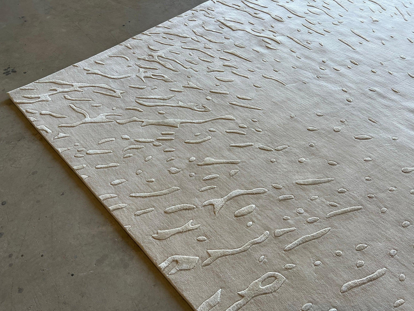4m Silk Splatter 2.0 (Ivory) Carpet - New Zealand Wool and Polished Cotton Silk - Zuma UAE