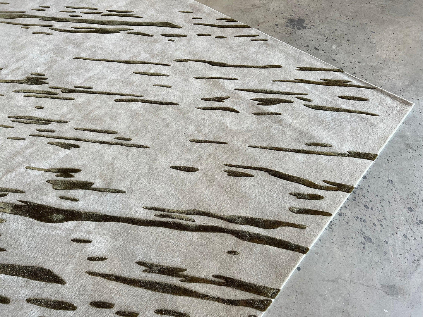 Tapir (Olive Green) Carpet - Bamboo Silk & Wool - Zuma UAE