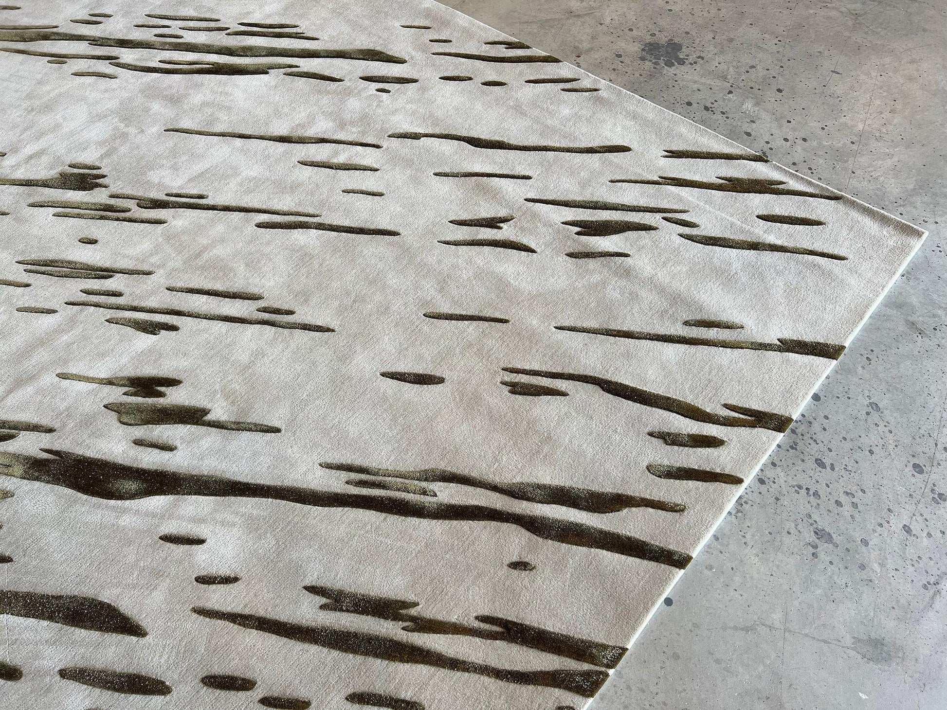 Tapir (Olive Green) Carpet - Bamboo Silk & Wool - Zuma UAE