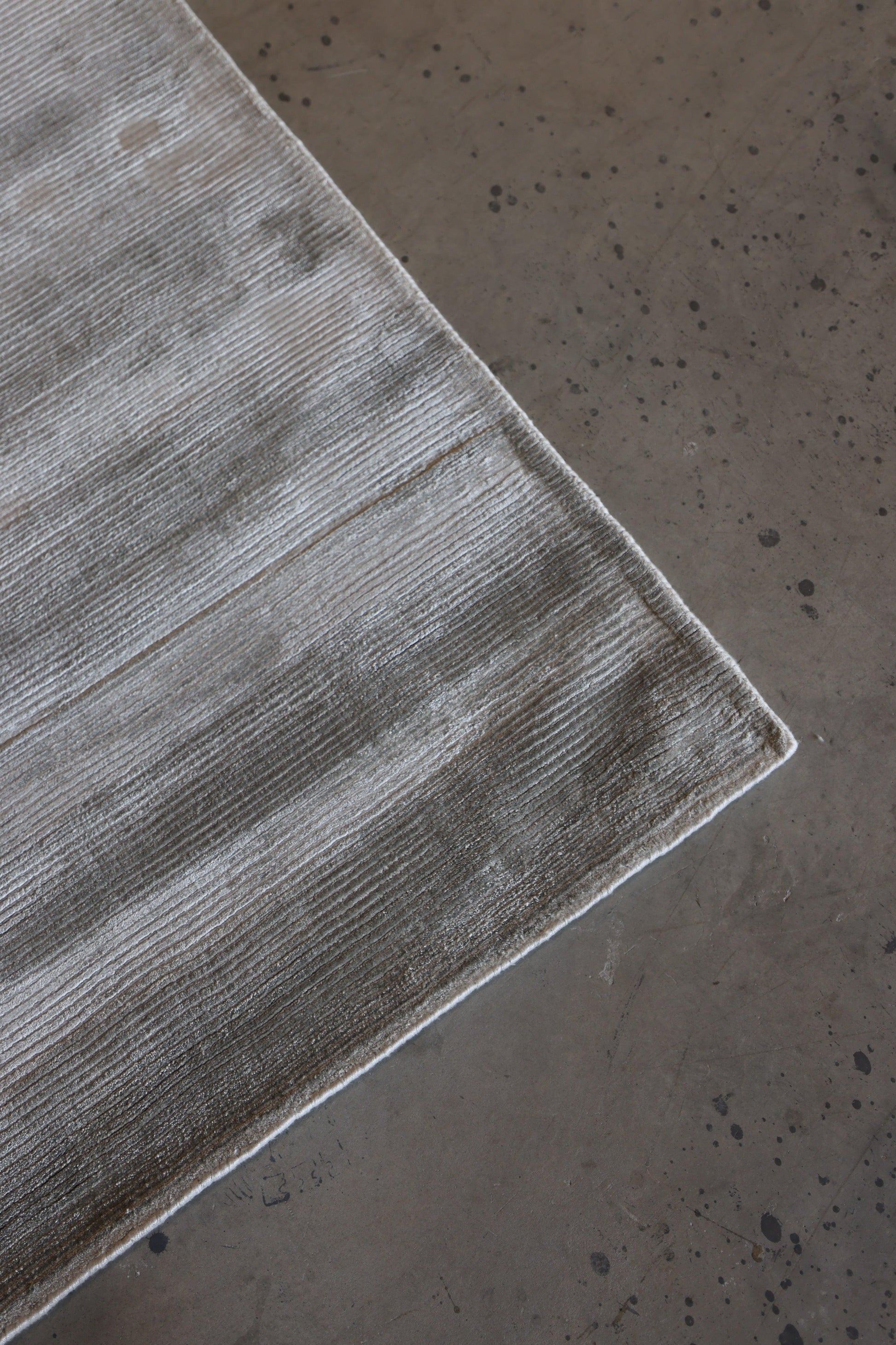 2.5*3m Stokes (Grey) - Cotton Silk & Handloom Carpet - Zuma UAE