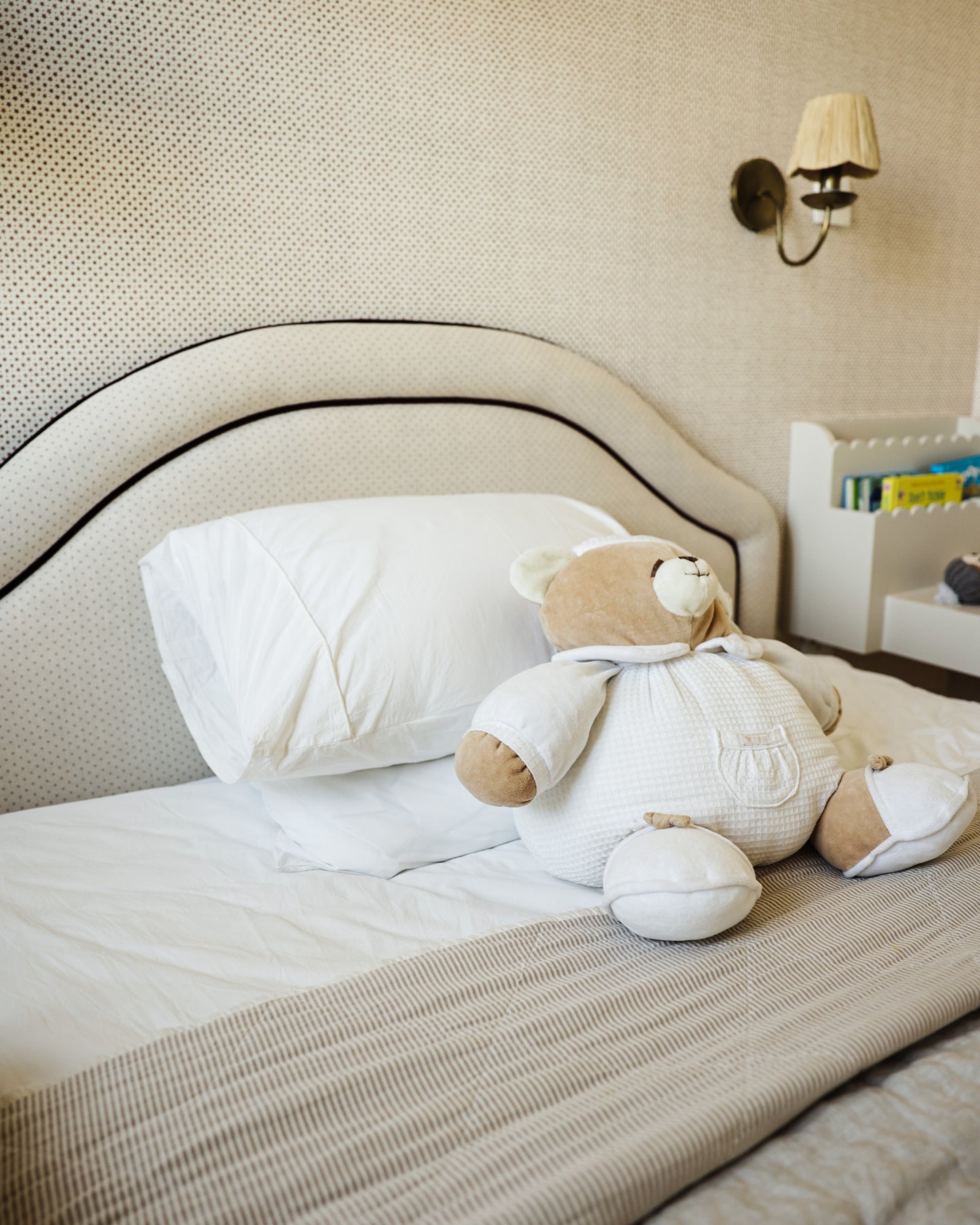 Lola Bed