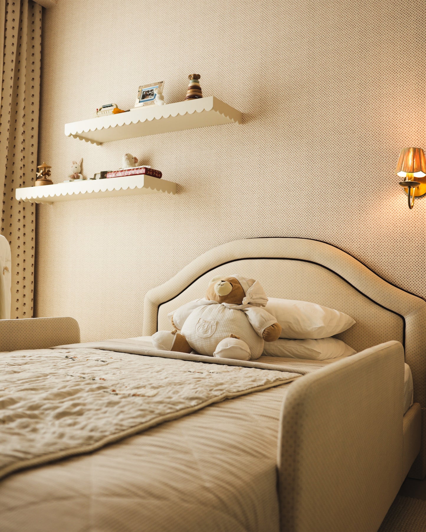 Lola Bed