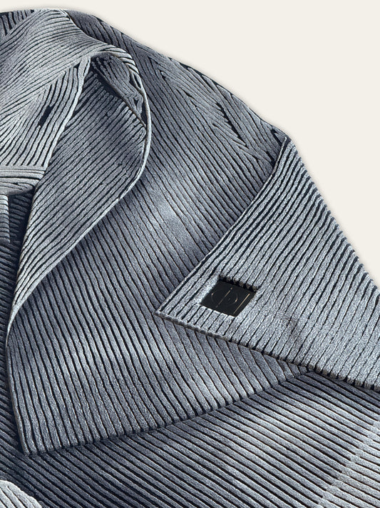 Pleats Carbon
